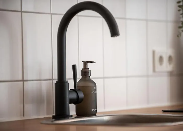 Exklusives Innenstadt - Parken - Smart-tv - Kaffeevollautomat דירה ורניגרוד